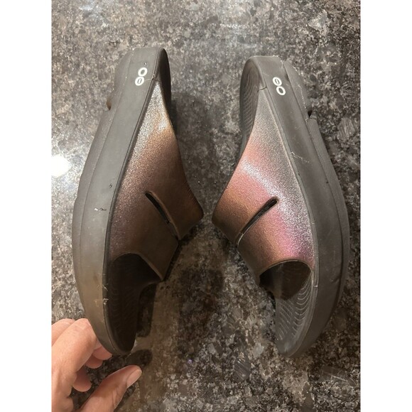 OOFOS Ooahh Slide Sandal Women’s 7 M5 EU 38 Metallic Comfort Recovery Slip On - Picture 4 of 6